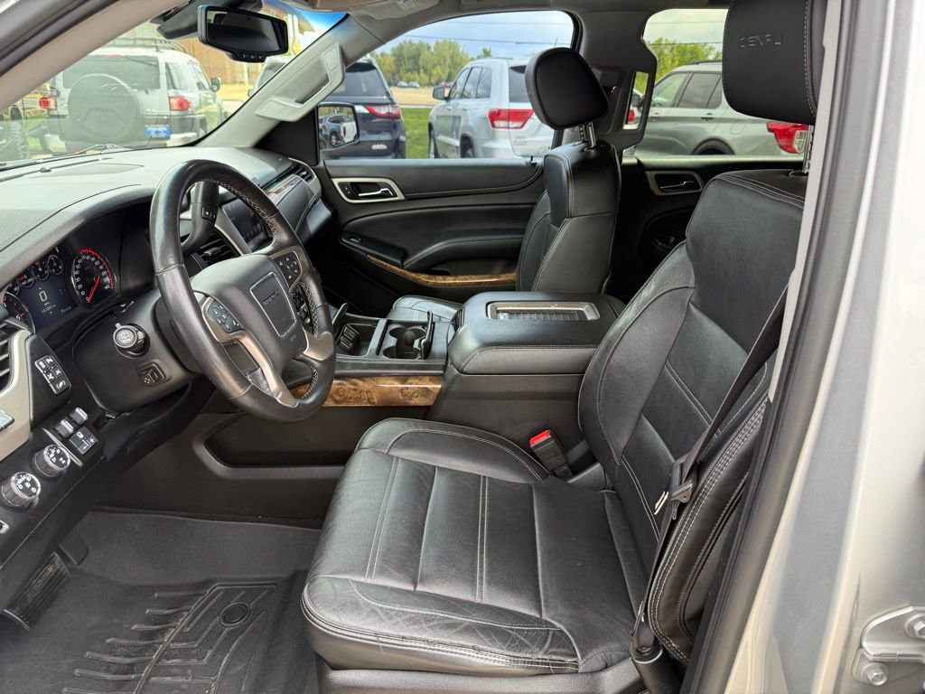 Used 2016 GMC Yukon XL Denali w/ Open Road Package AWD/4WD image 12