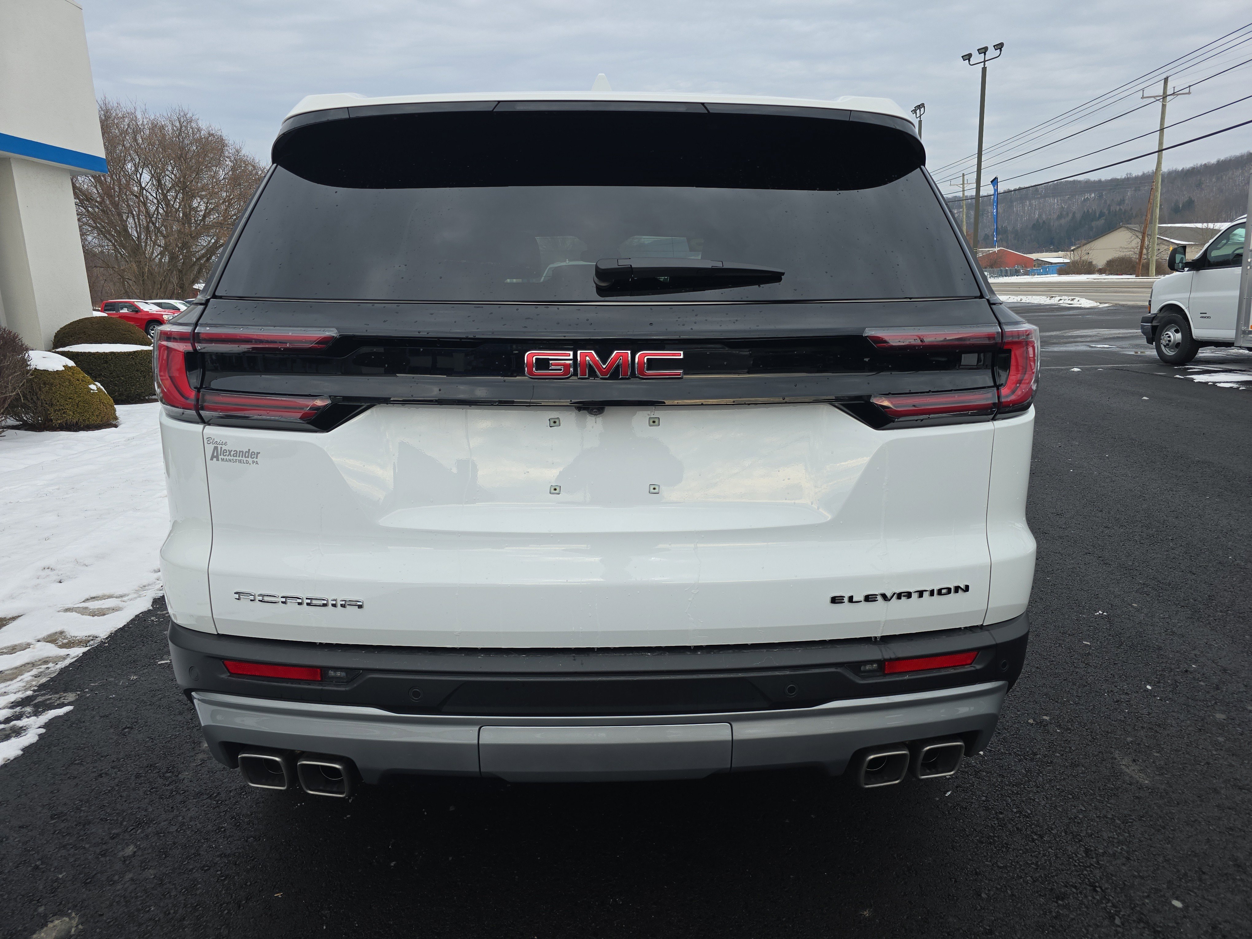 Used 2025 GMC Acadia Elevation w/ Elevation Premium Package image 4