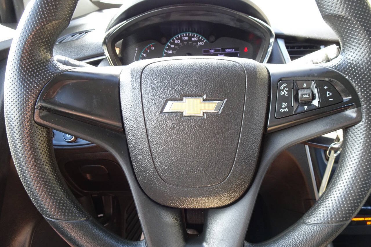 Used 2019 Chevrolet Trax LS AWD/4WD image 21