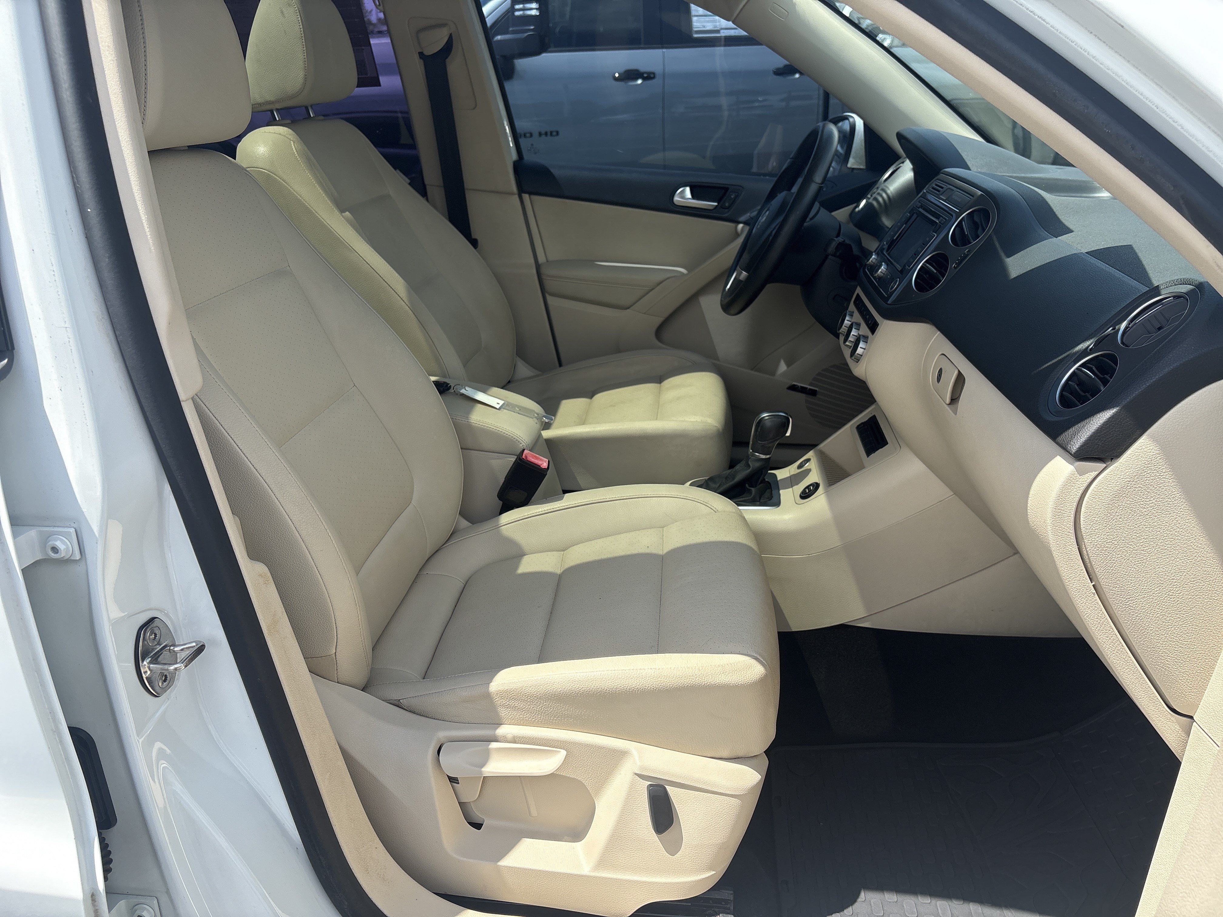 Used 2015 Volkswagen Tiguan SEL AWD/4WD image 19