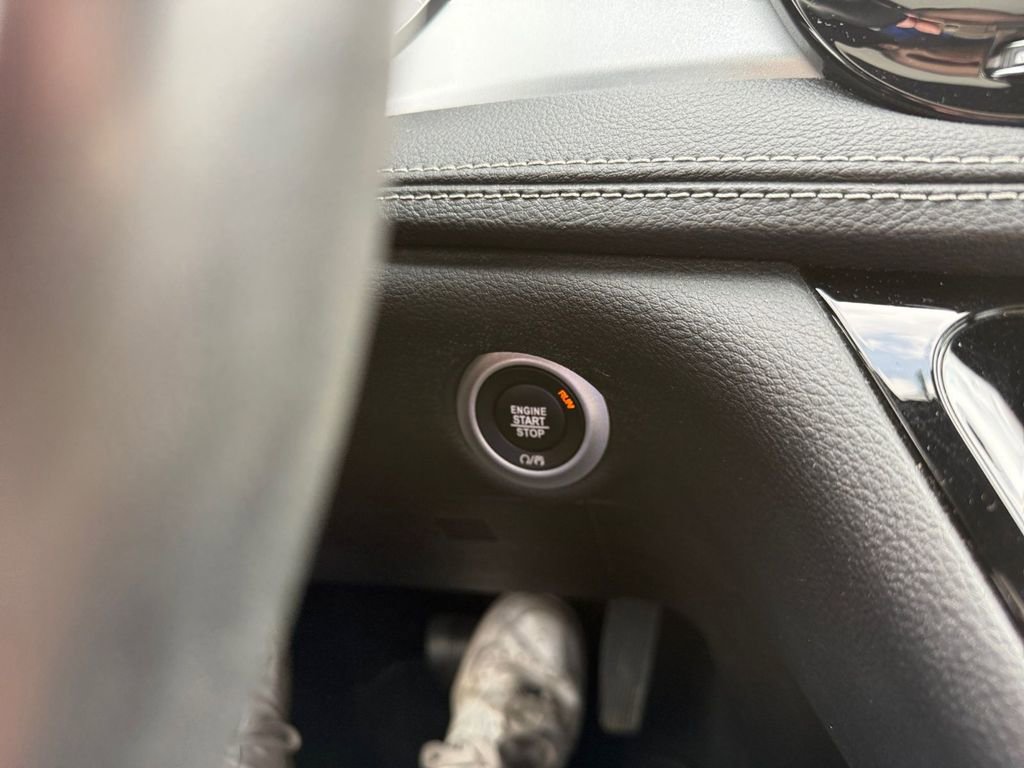 Used 2020 Chrysler Pacifica Limited w/ Advanced Safetytec Group image 33