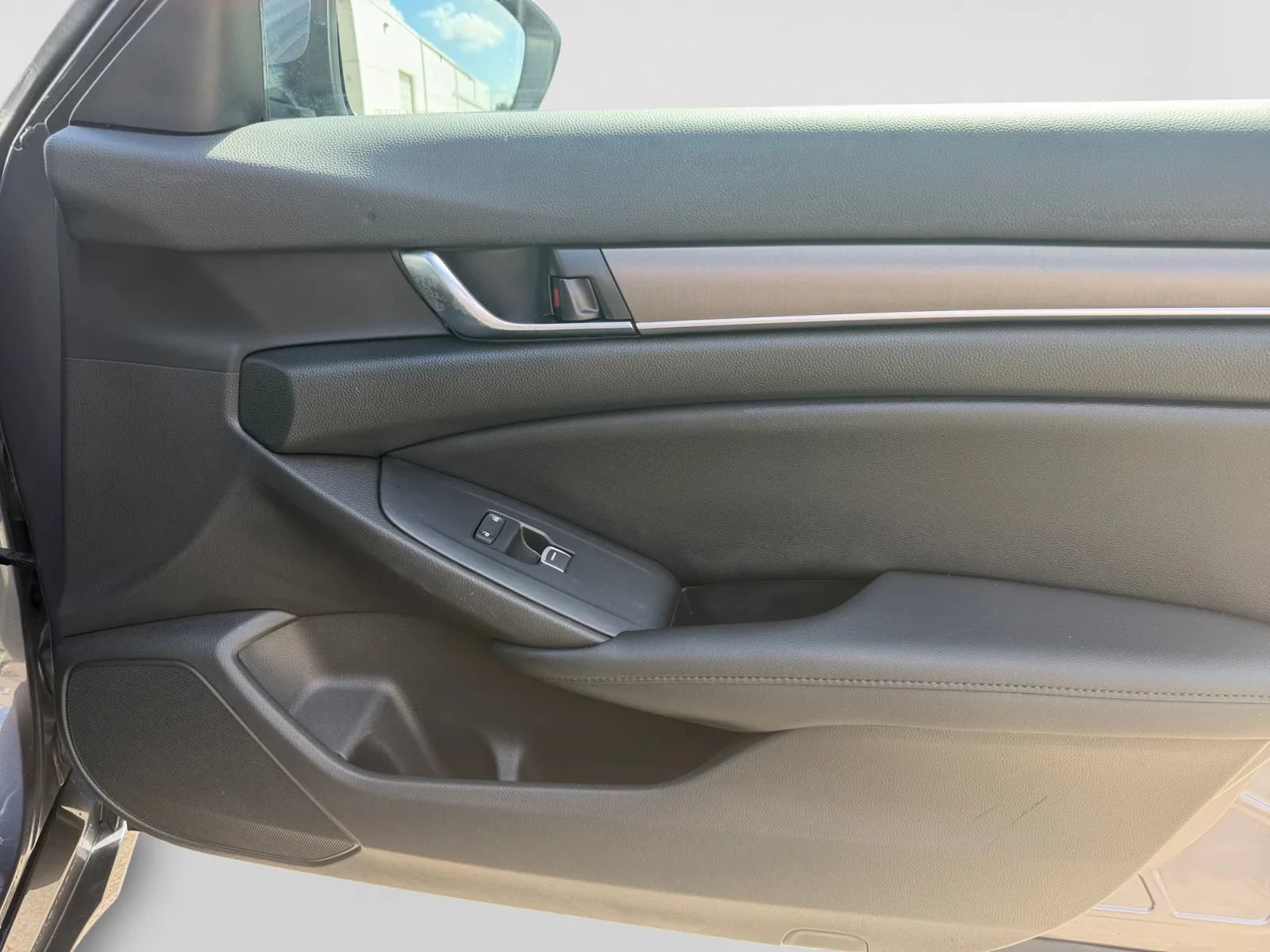 Used 2022 Honda Accord LX image 31