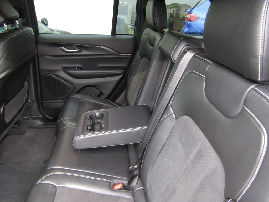 Used 2024 Jeep Grand Cherokee Altitude image 32