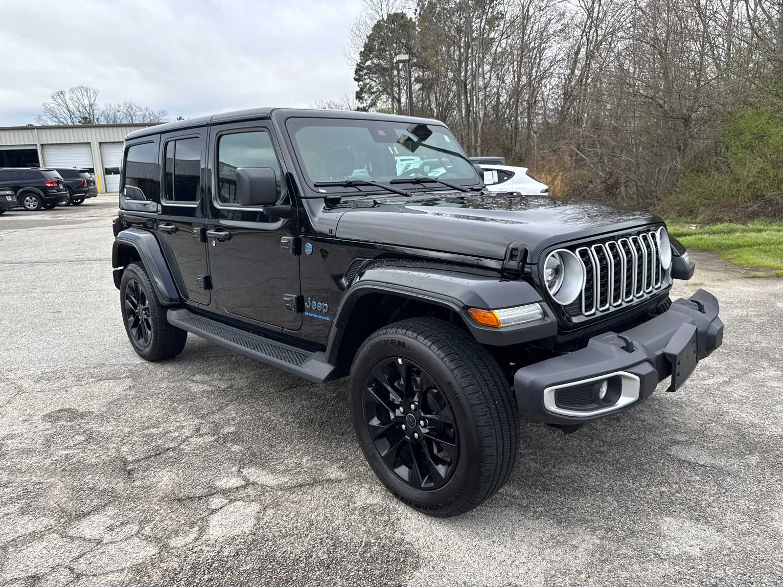 Used 2025 Jeep Wrangler Sahara image 3
