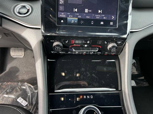 New 2025 Jeep Grand Cherokee Altitude image 19