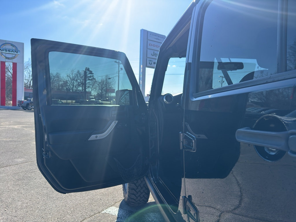 Used 2018 Jeep Wrangler Unlimited Sahara image 10