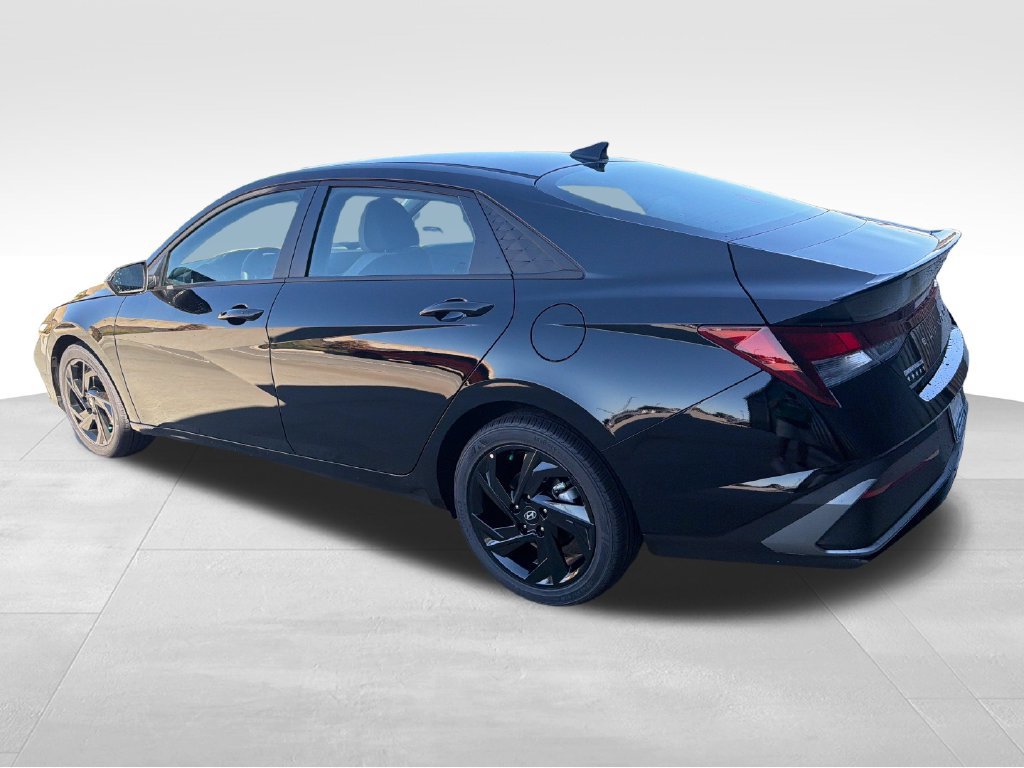 New 2026 Hyundai Elantra SEL Sport FWD image 4