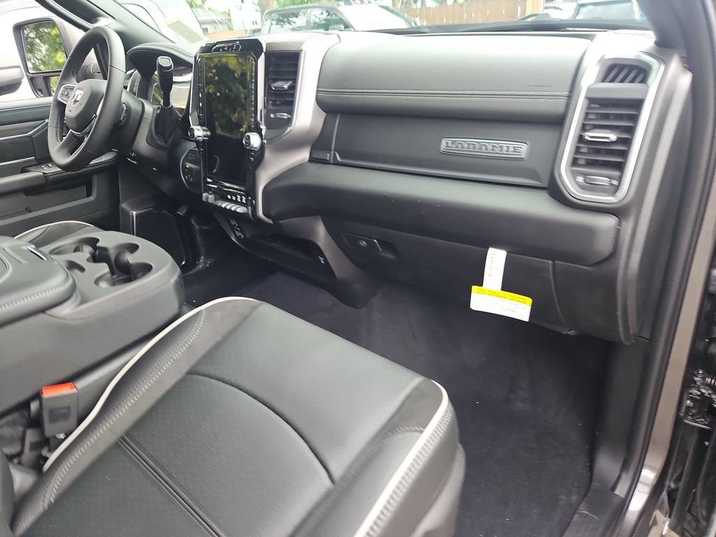 New 2026 RAM 2500 Laramie AWD/4WD image 17