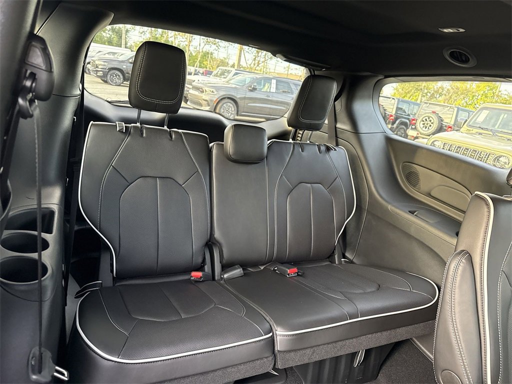 New 2026 Chrysler Pacifica Limited w/ S Appearance Package image 28