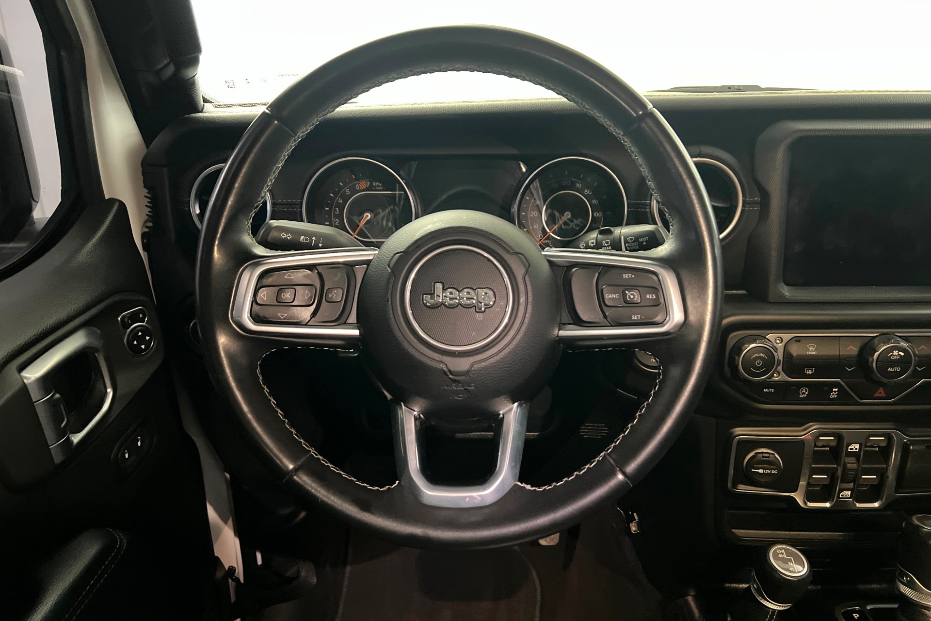 Used 2020 Jeep Wrangler Unlimited Sahara AWD/4WD image 13