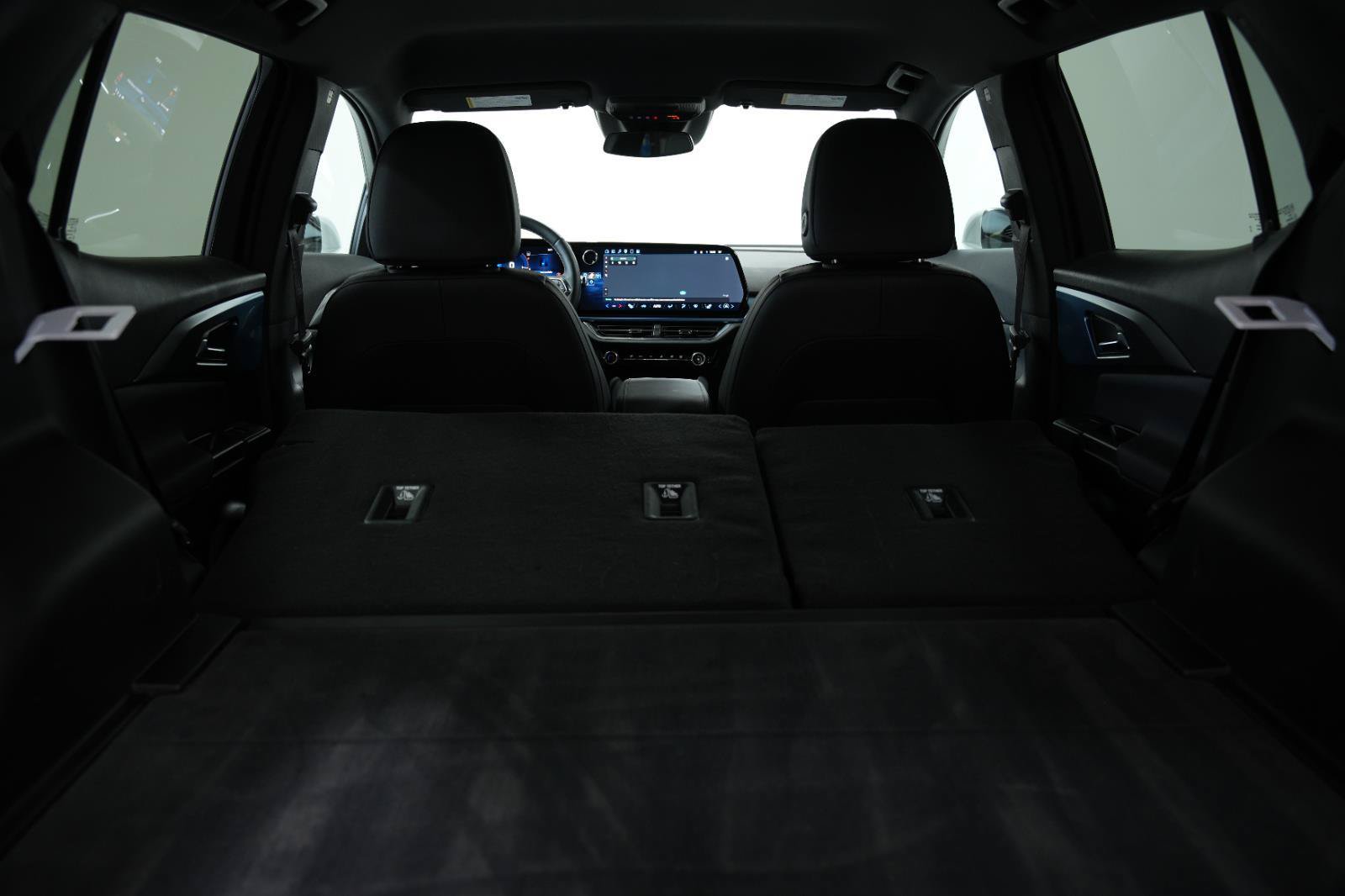 Used 2024 Chevrolet Equinox EV LT w/ LPO, Trailering Package FWD image 19
