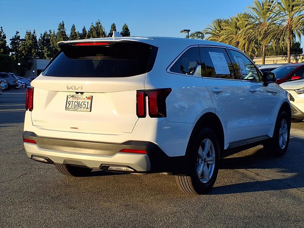 Certified 2025 Kia Sorento LX image 5