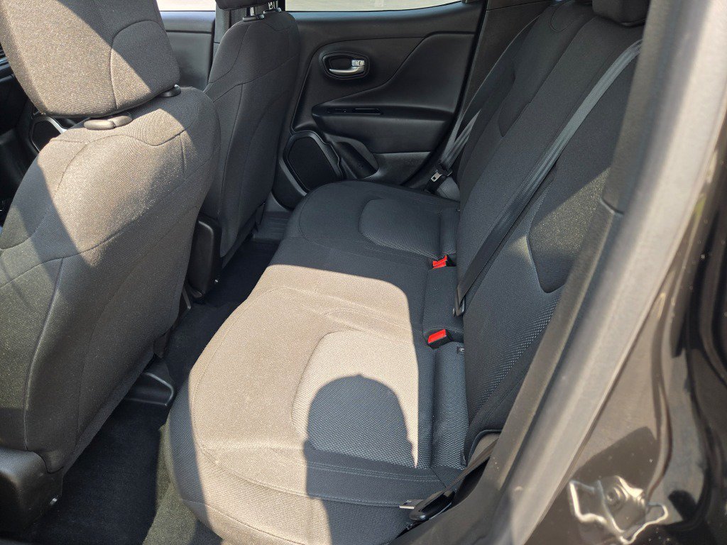 Used 2023 Jeep Renegade Latitude AWD/4WD image 16