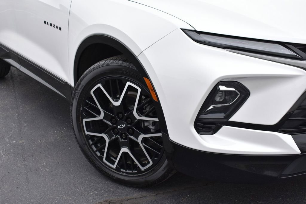 Used 2023 Chevrolet Blazer RS w/ Driver Confidence II Package AWD/4WD image 3