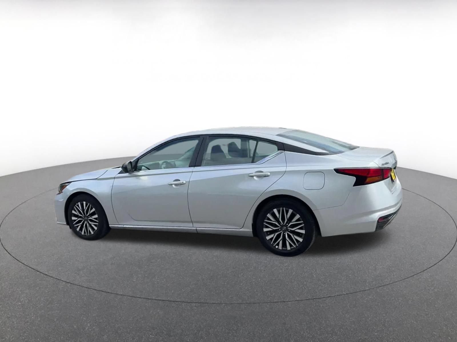 Used 2026 Nissan Altima 2.5 SV FWD image 9