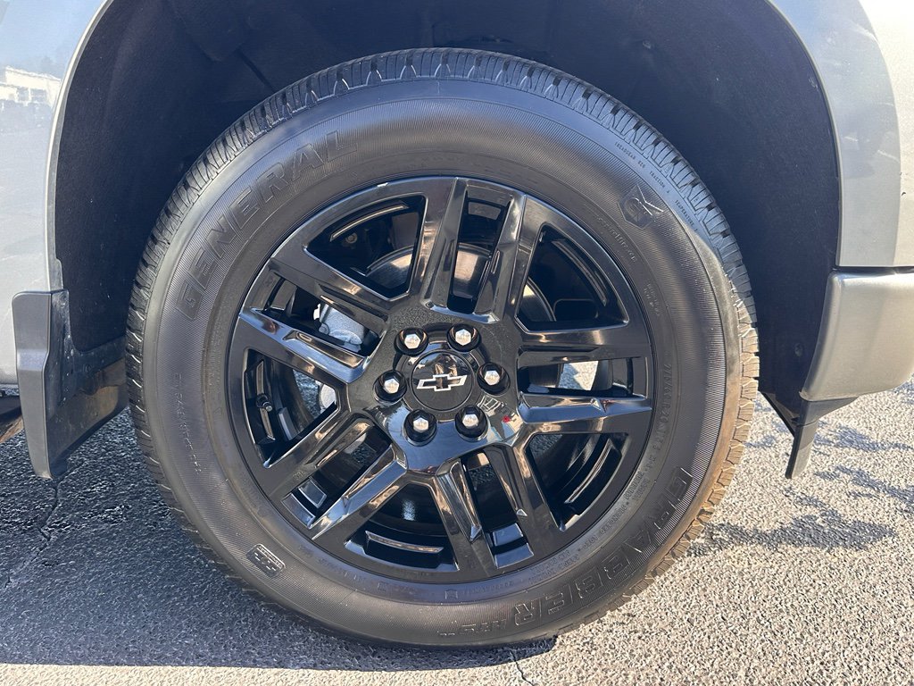 Used 2024 Chevrolet Silverado 1500 Custom w/ Dark Appearance Package image 11