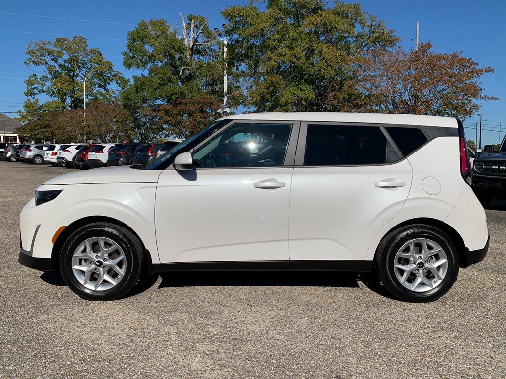 Used 2023 Kia Soul LX w/ Option Group 015 image 5