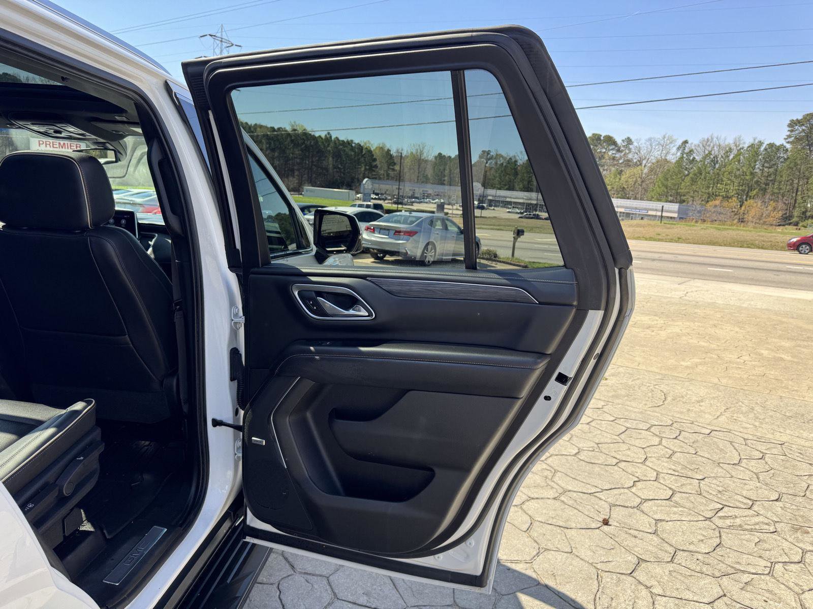 Used 2021 GMC Yukon SLT w/ SLT Luxury Plus Package image 17