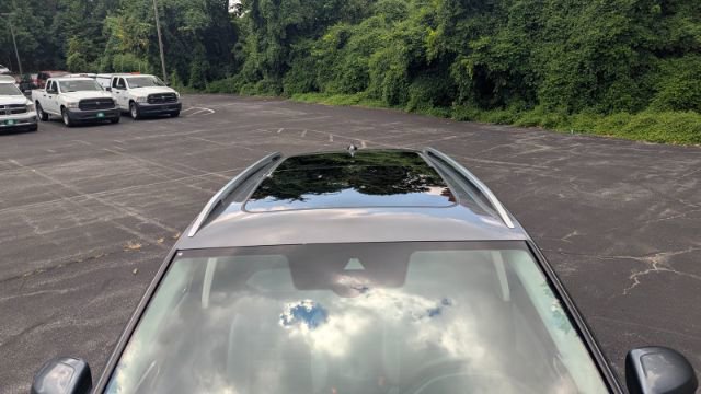 Used 2022 Volkswagen Taos SEL w/ Panoramic Sunroof Package image 15