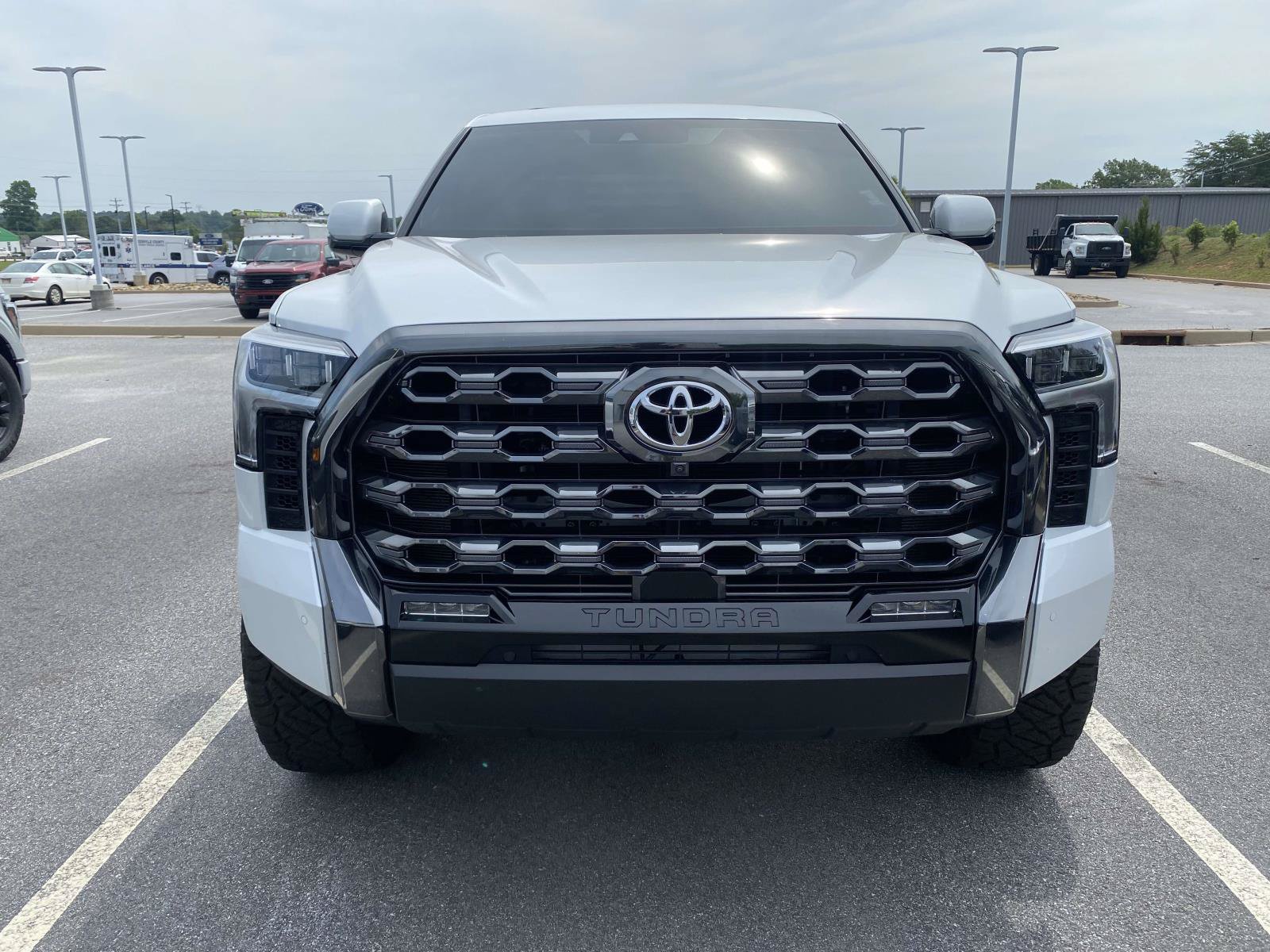 Used 2025 Toyota Tundra Platinum AWD/4WD image 2