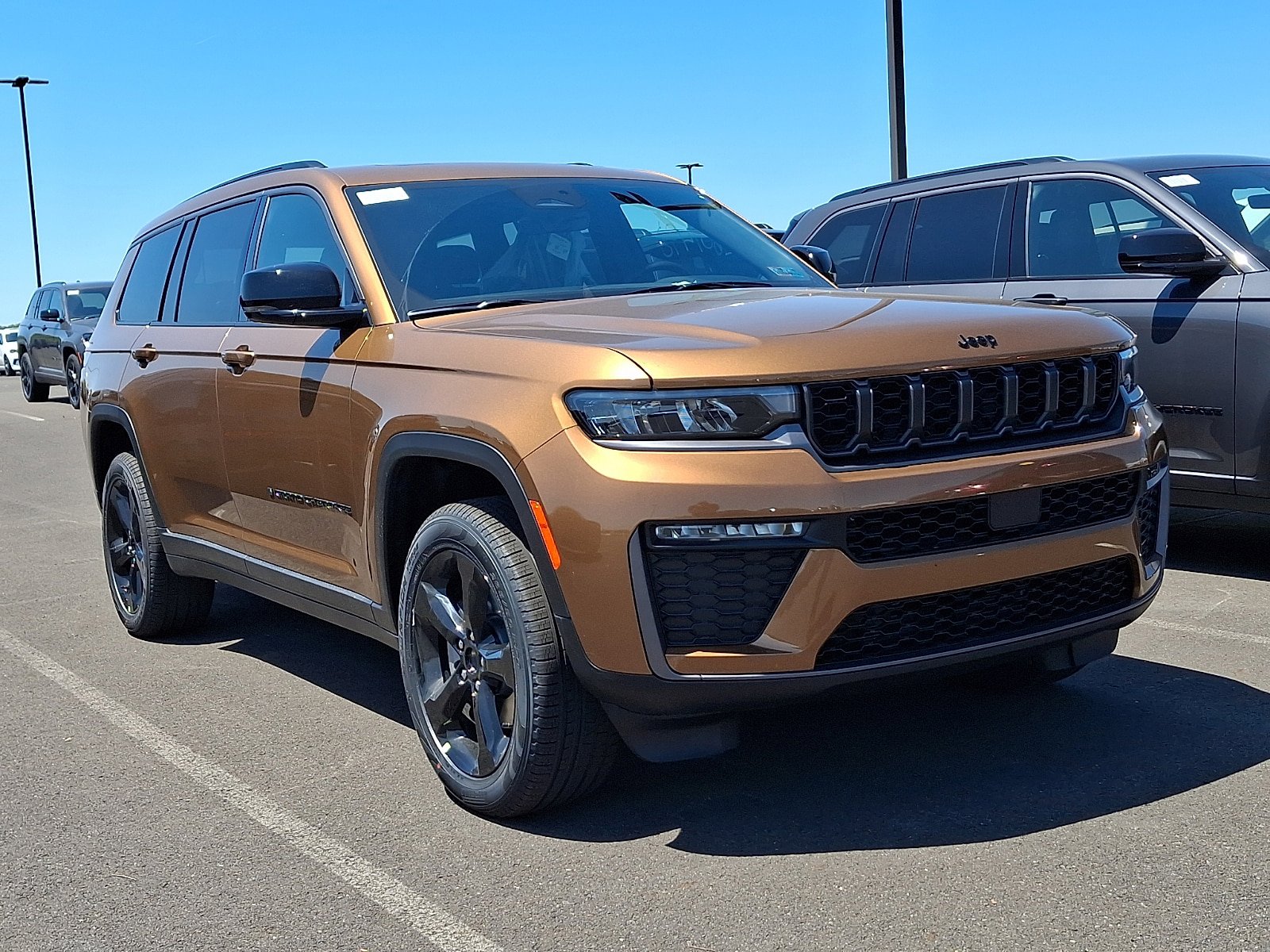 New 2026 Jeep Grand Cherokee L Limited AWD/4WD image 1
