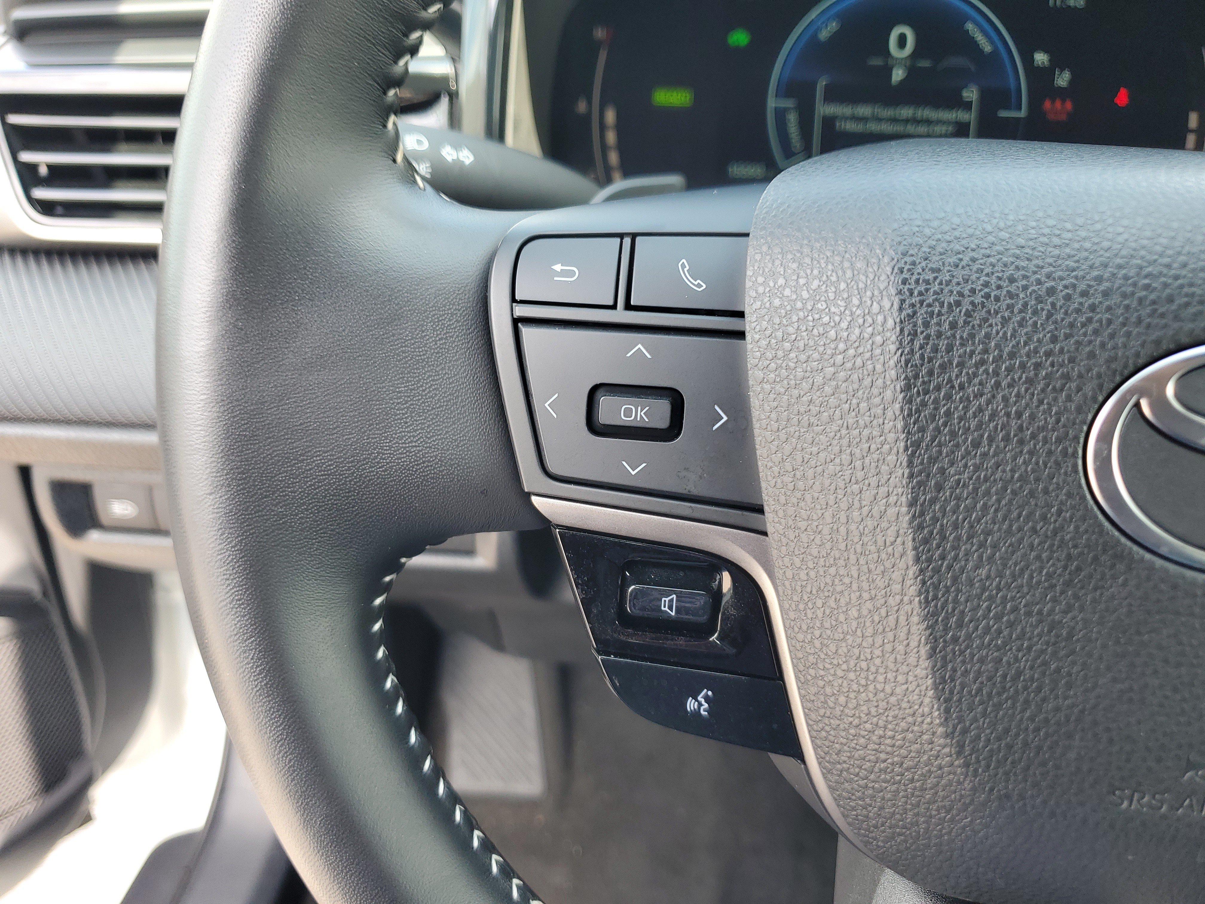 Used 2025 Toyota Camry SE FWD image 19