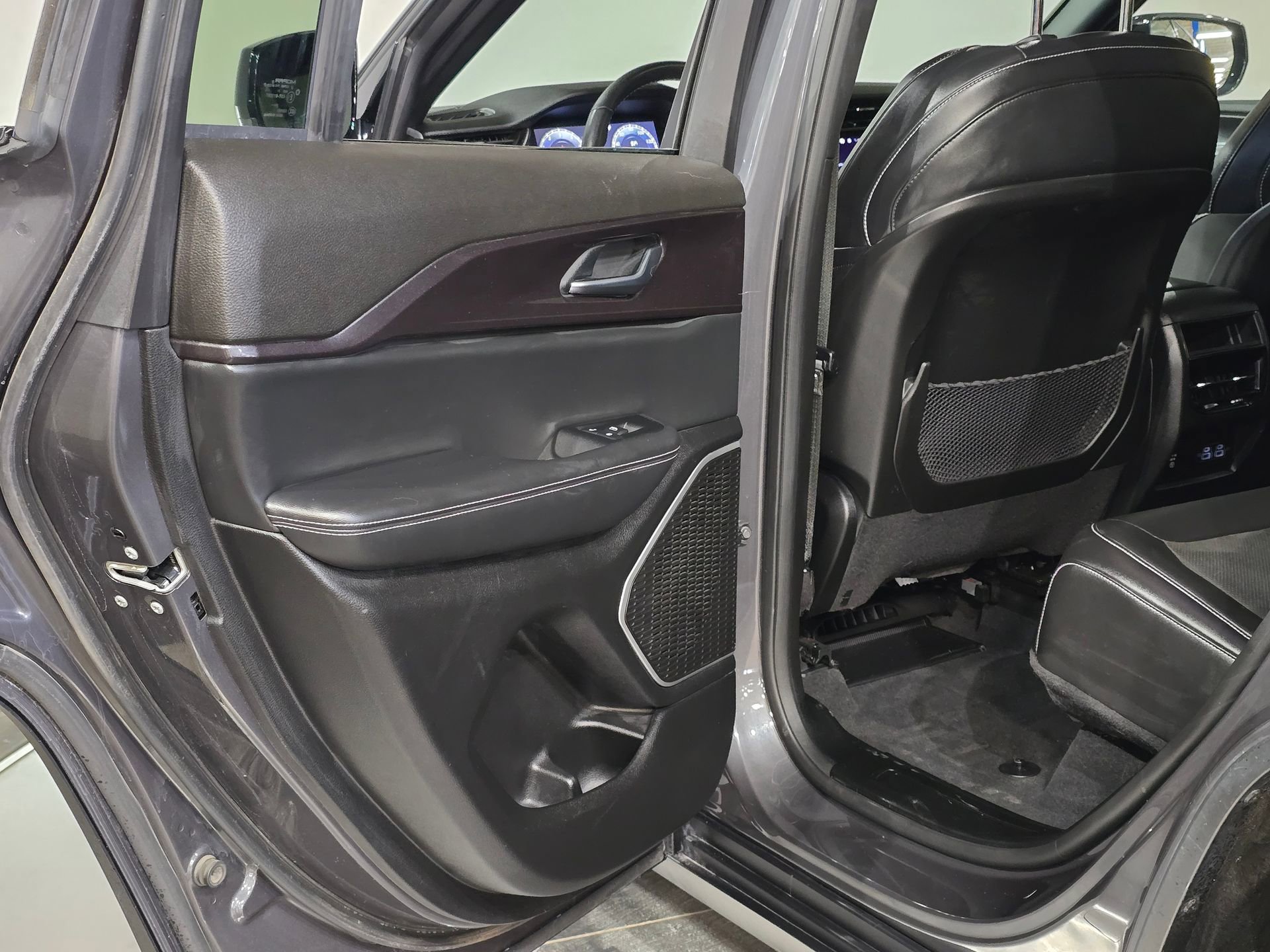 Used 2022 Jeep Grand Cherokee Altitude image 33