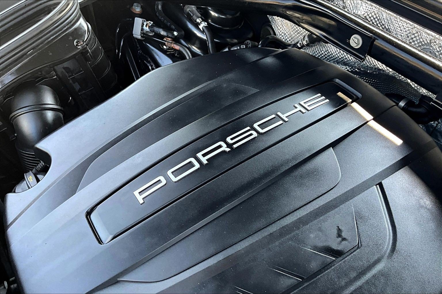 Used 2017 Porsche Macan w/ Premium Package Plus AWD/4WD image 31