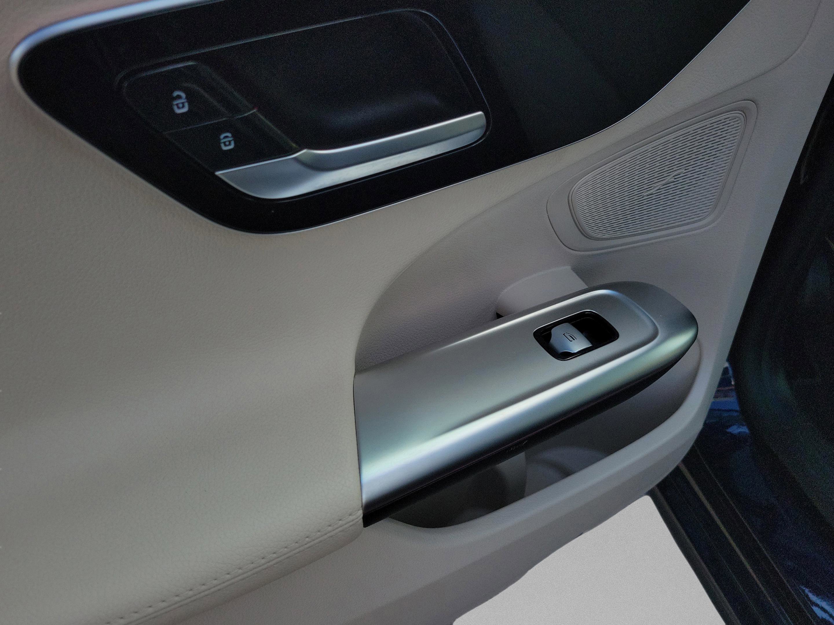 Certified 2023 Mercedes-Benz C 300 Sedan w/ Exclusive Trim Package image 7