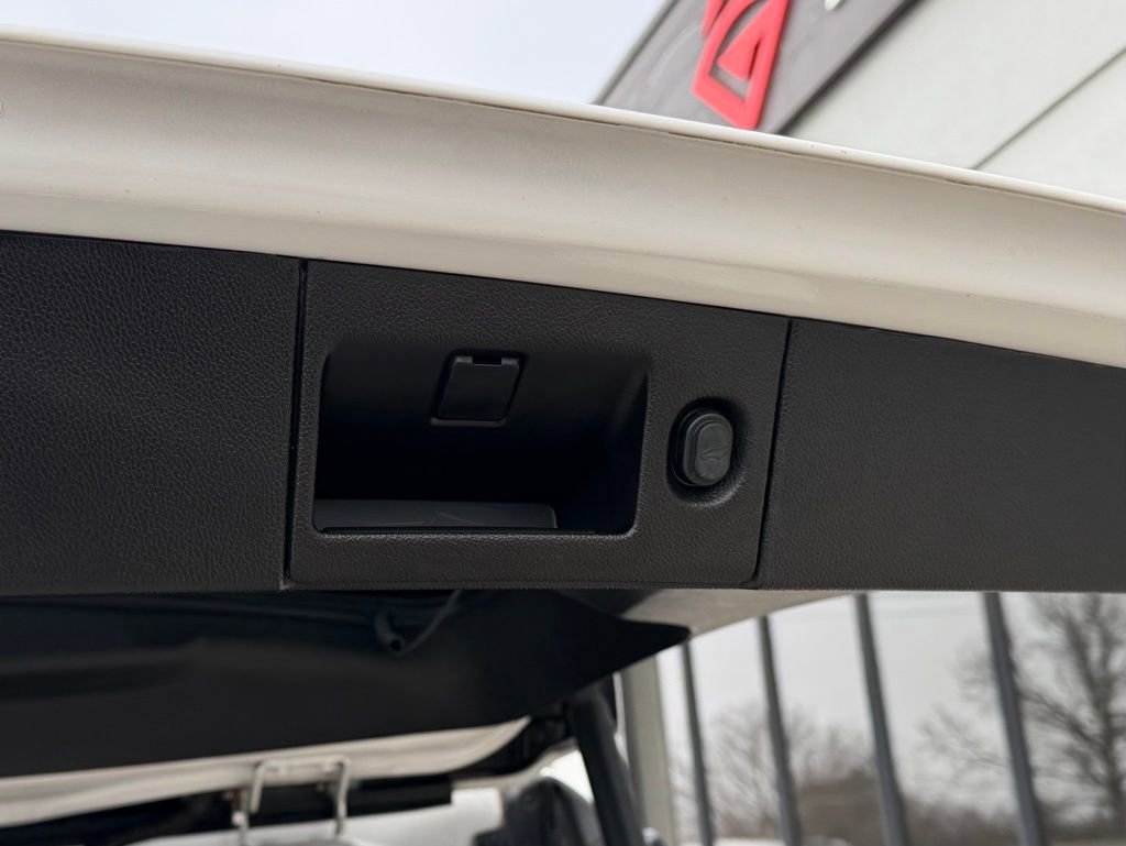 Used 2018 Cadillac Escalade ESV Premium Luxury image 24