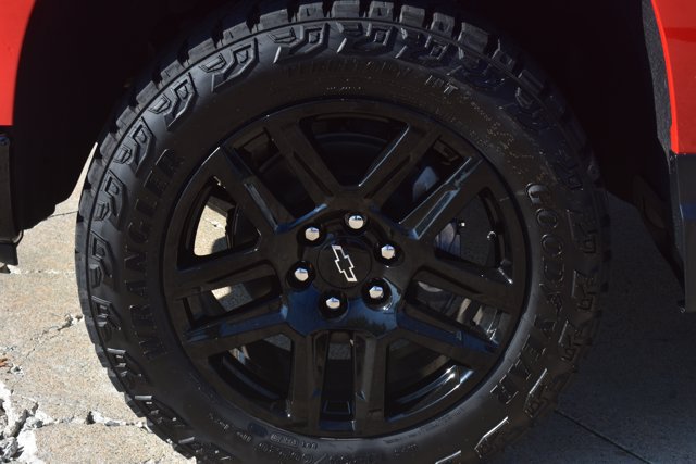 New 2026 Chevrolet Silverado 1500 Custom Trail Boss w/ LPO, Dark Essentials Package AWD/4WD image 11
