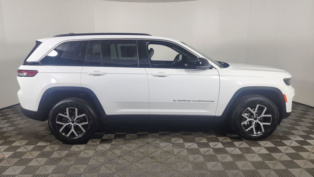 New 2025 Jeep Grand Cherokee Limited image 9