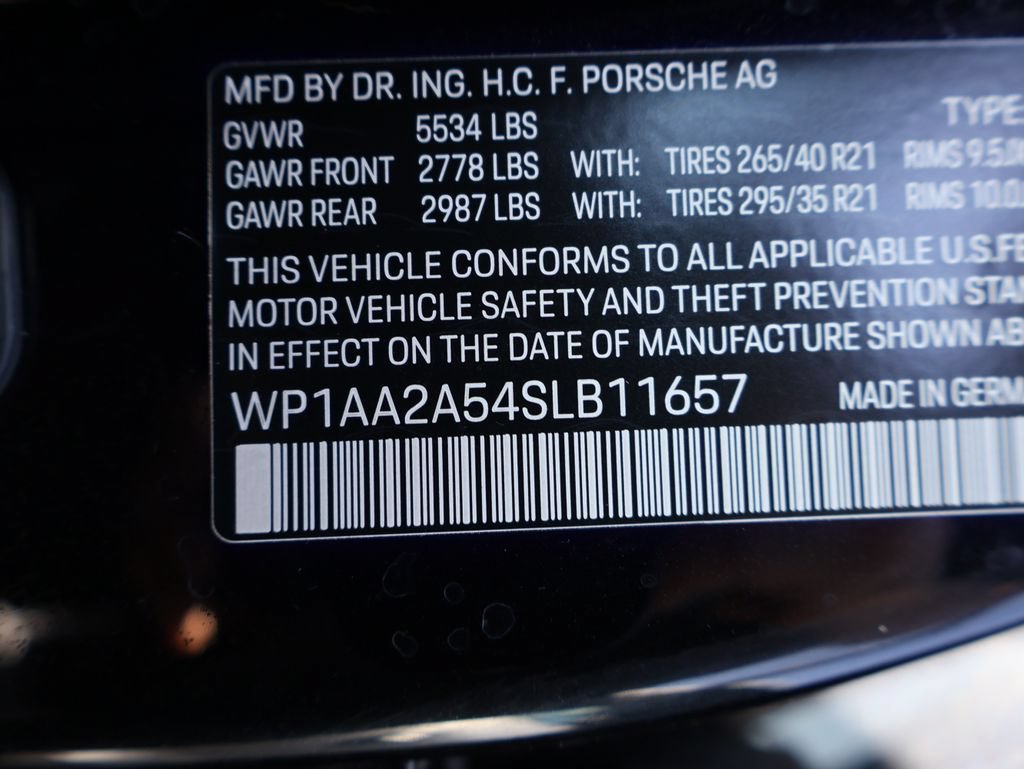 Certified 2025 Porsche Macan AWD/4WD image 38