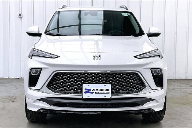 Certified 2025 Buick Encore GX Avenir w/ Avenir Convenience Package AWD/4WD image 3
