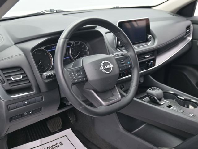 Used 2025 Nissan Rogue SV image 15