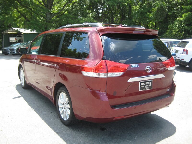 Used 2011 Toyota Sienna Limited w/ Premium Pkg AWD/4WD image 2