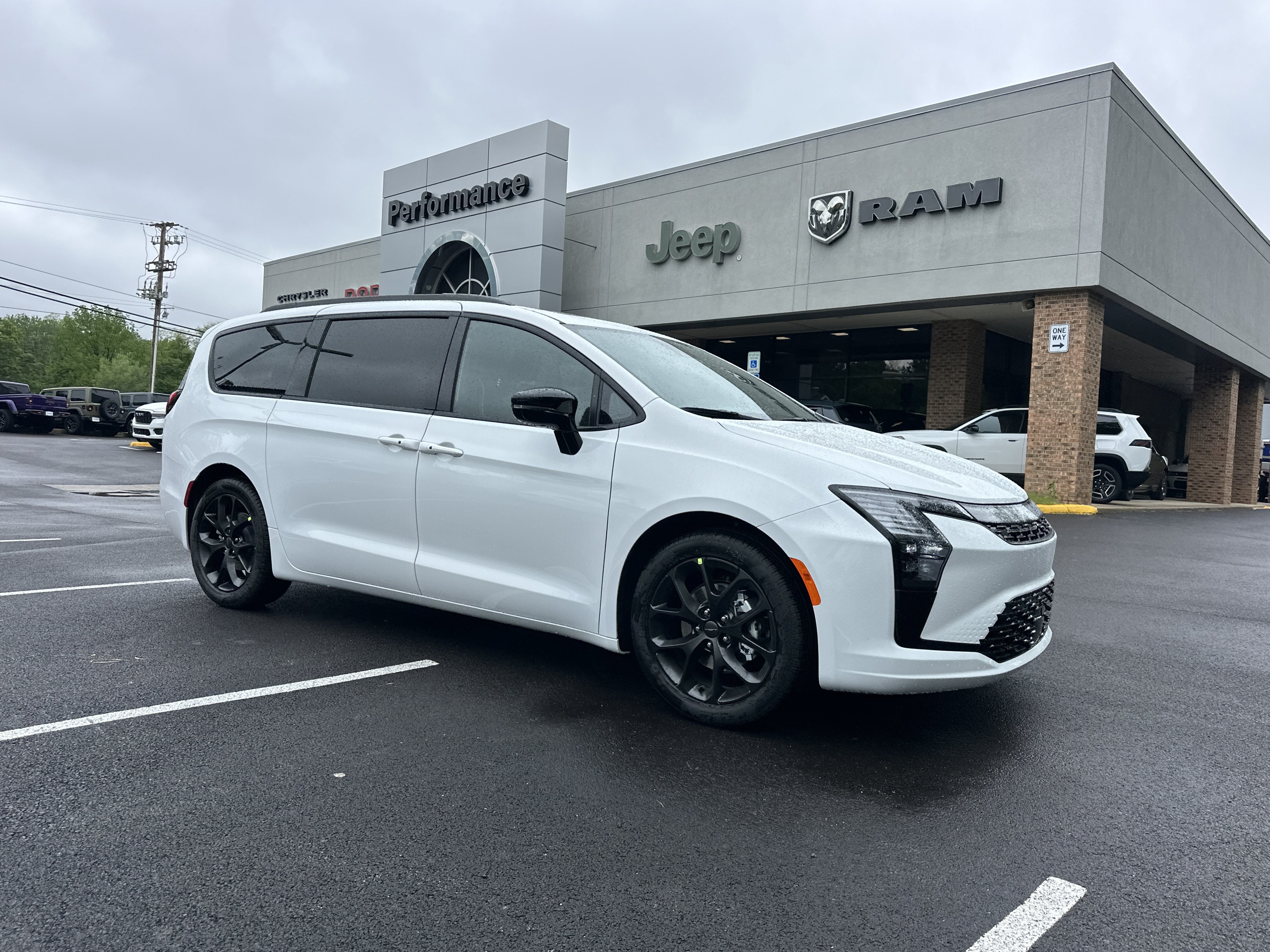 New 2027 Chrysler Pacifica Limited FWD image 20