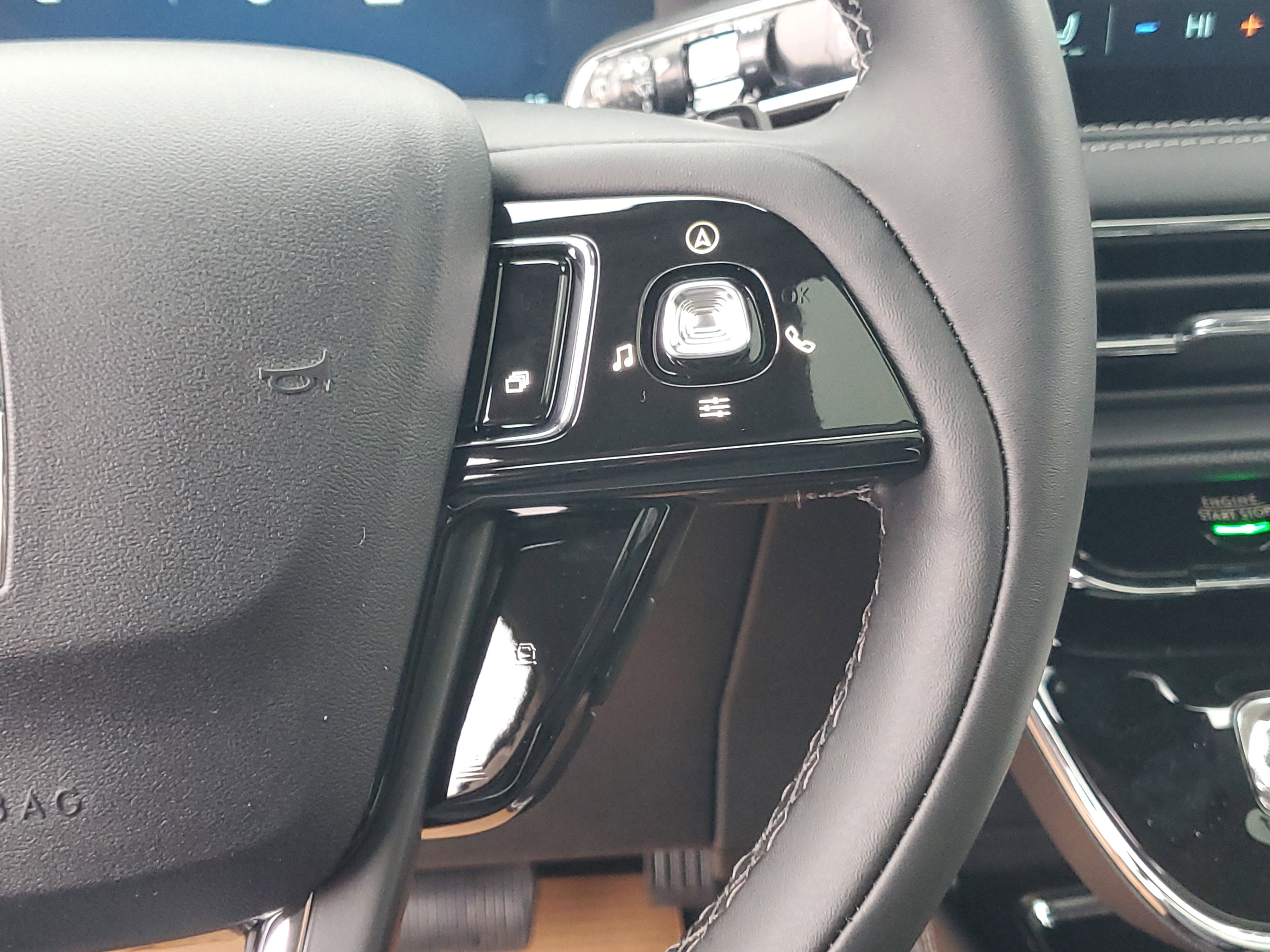 New 2026 Lincoln Corsair Premiere image 18