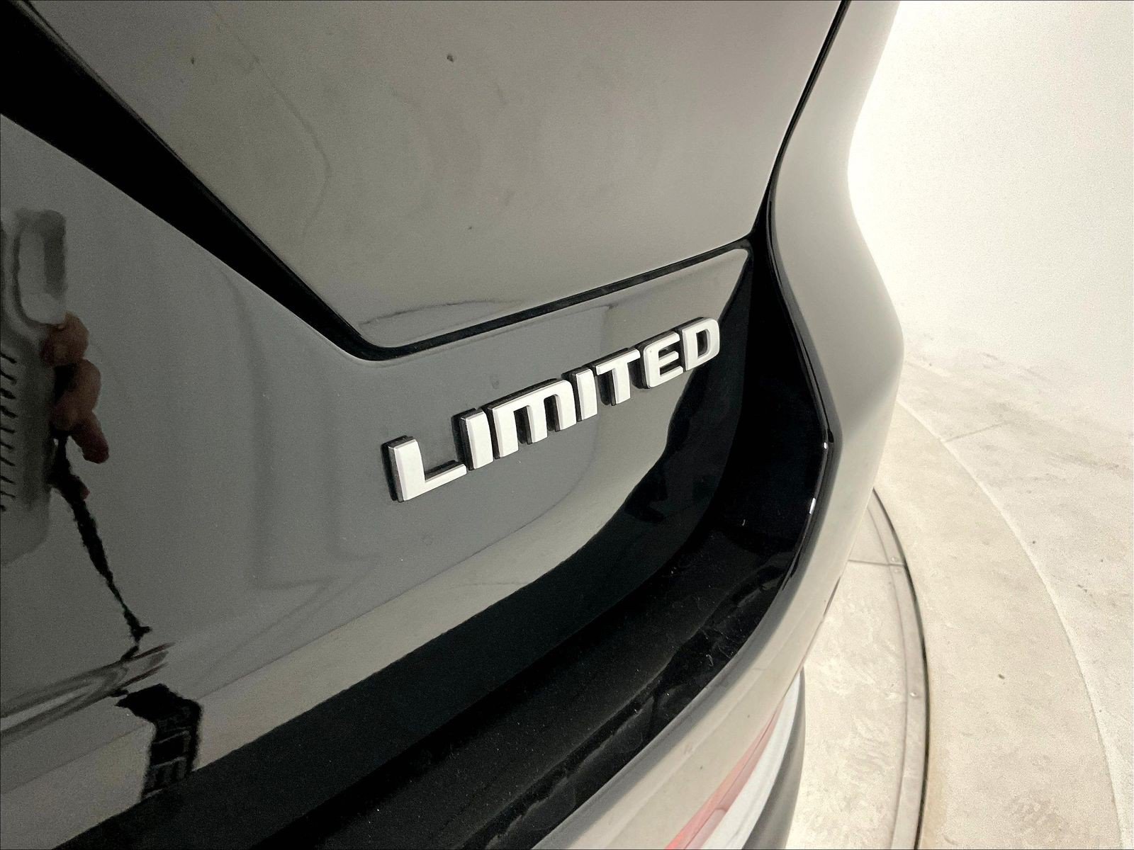 Used 2025 Jeep Grand Cherokee Limited AWD/4WD image 24