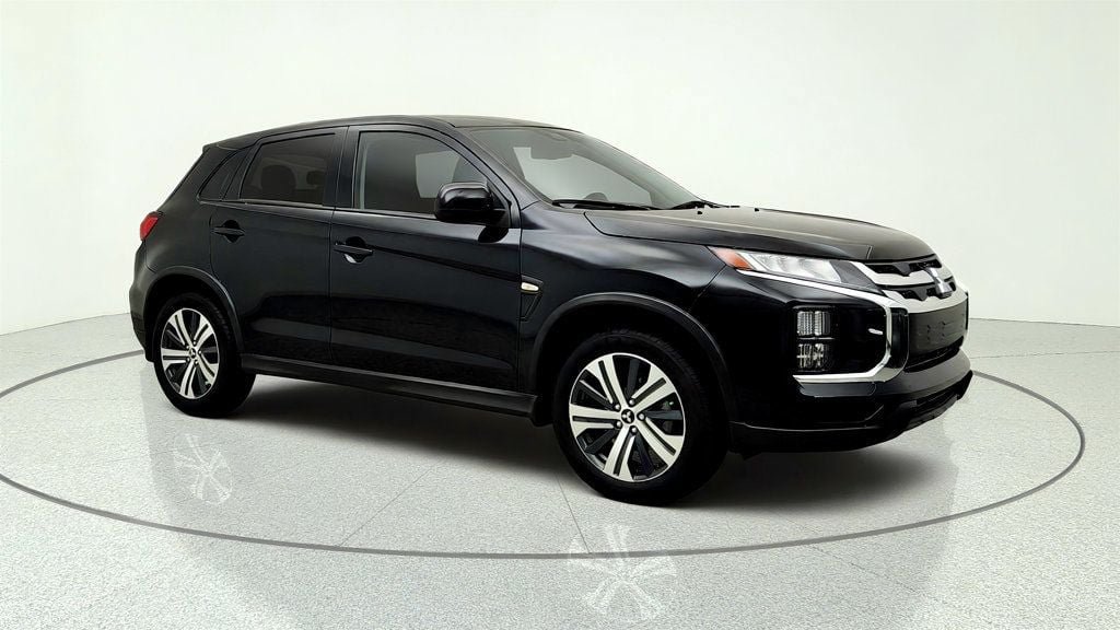 Used 2025 Mitsubishi Outlander Sport LE AWD/4WD image 3