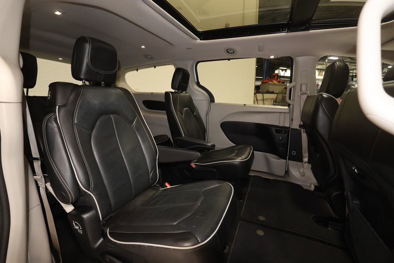 Used 2022 Chrysler Pacifica Limited image 24