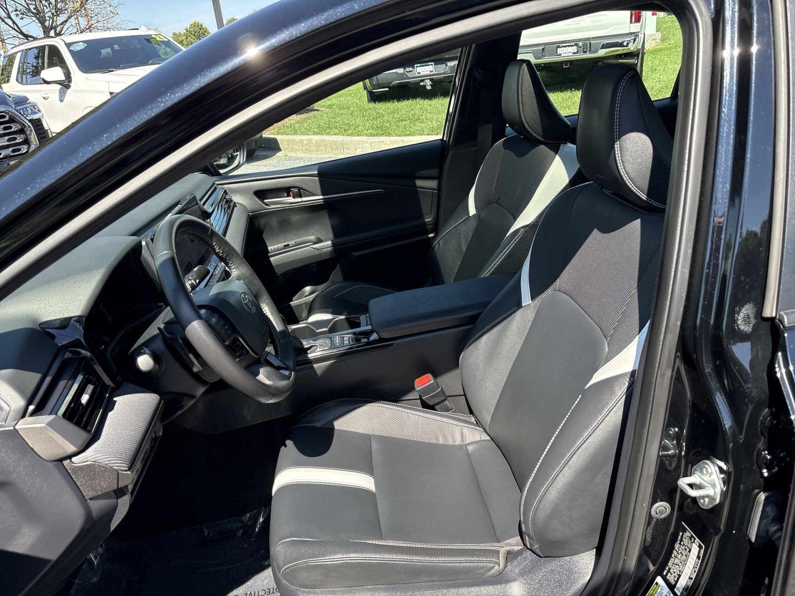 Used 2025 Toyota Camry SE w/ Multimedia Upgrade Package FWD image 13