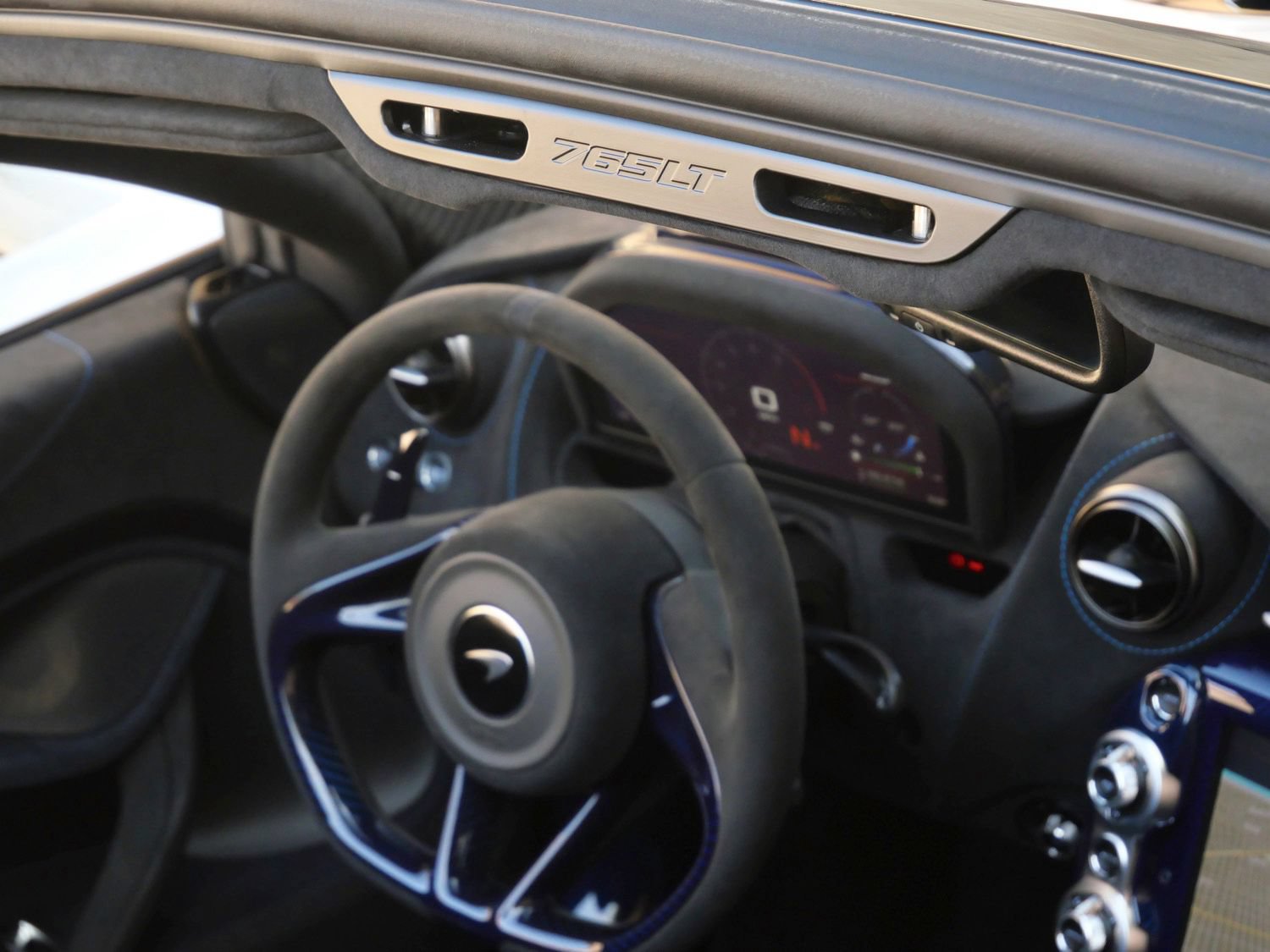 Used 2022 McLaren 765LT RWD image 23