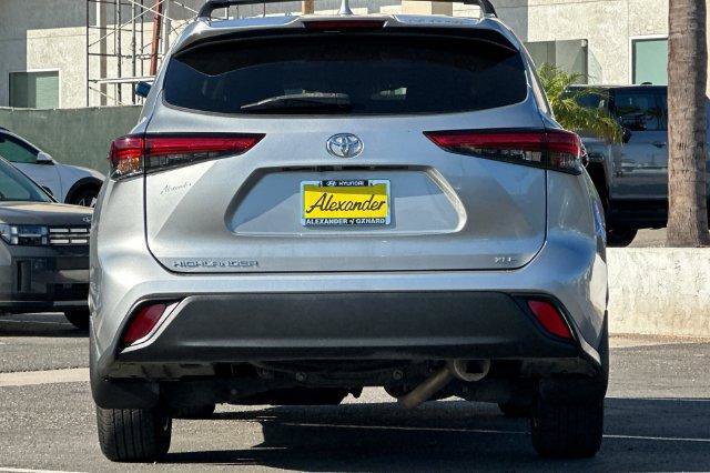 Used 2021 Toyota Highlander XLE FWD image 5