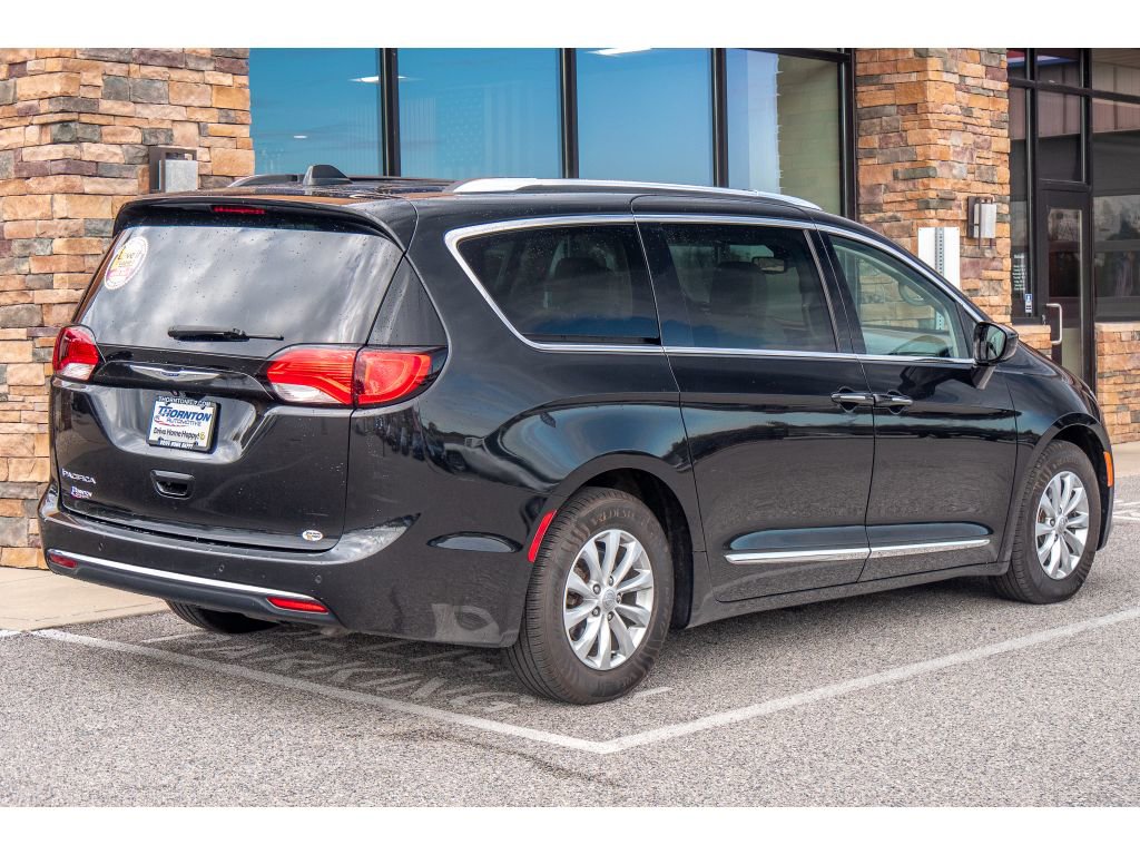 Used 2019 Chrysler Pacifica Touring-L image 3