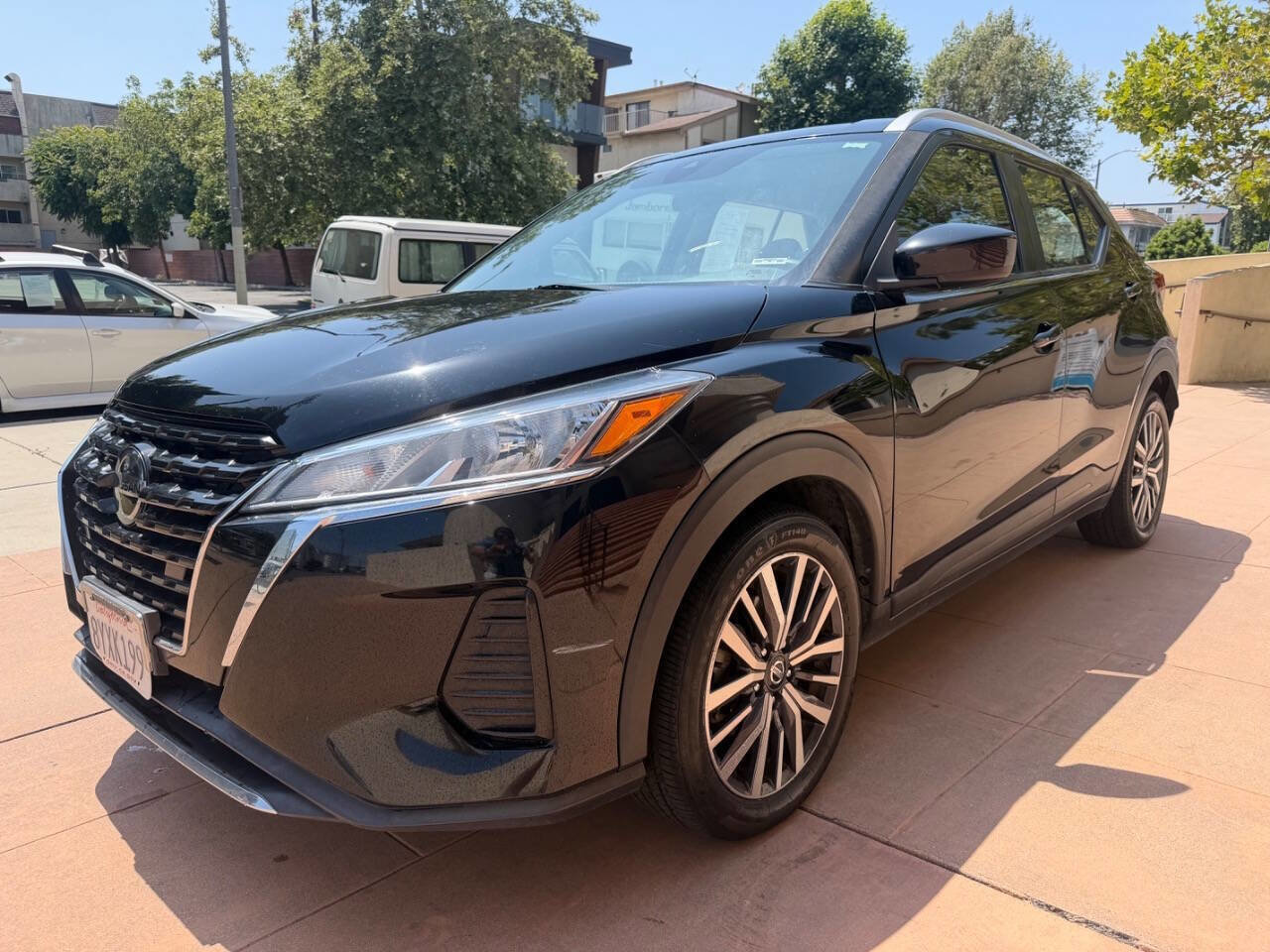 Used 2021 Nissan Kicks SV FWD image 1