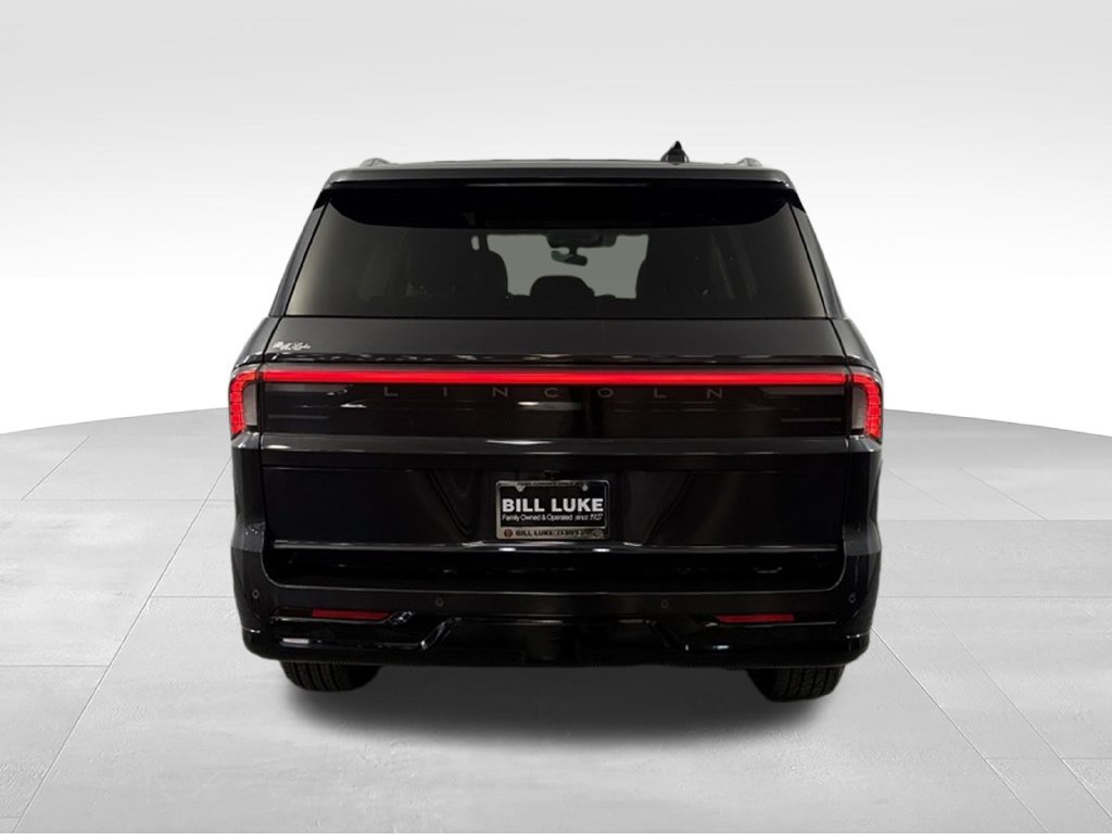 Used 2025 Lincoln Navigator Reserve AWD/4WD image 8