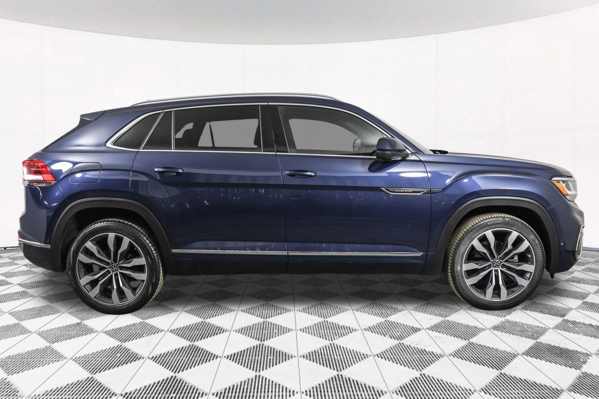 Used 2022 Volkswagen Atlas Cross Sport SEL Premium R-Line image 16