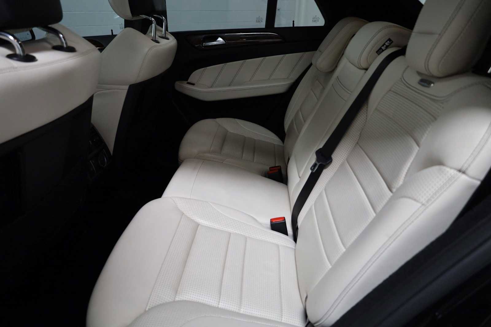 Used 2014 Mercedes-Benz ML 63 AMG 4MATIC image 31