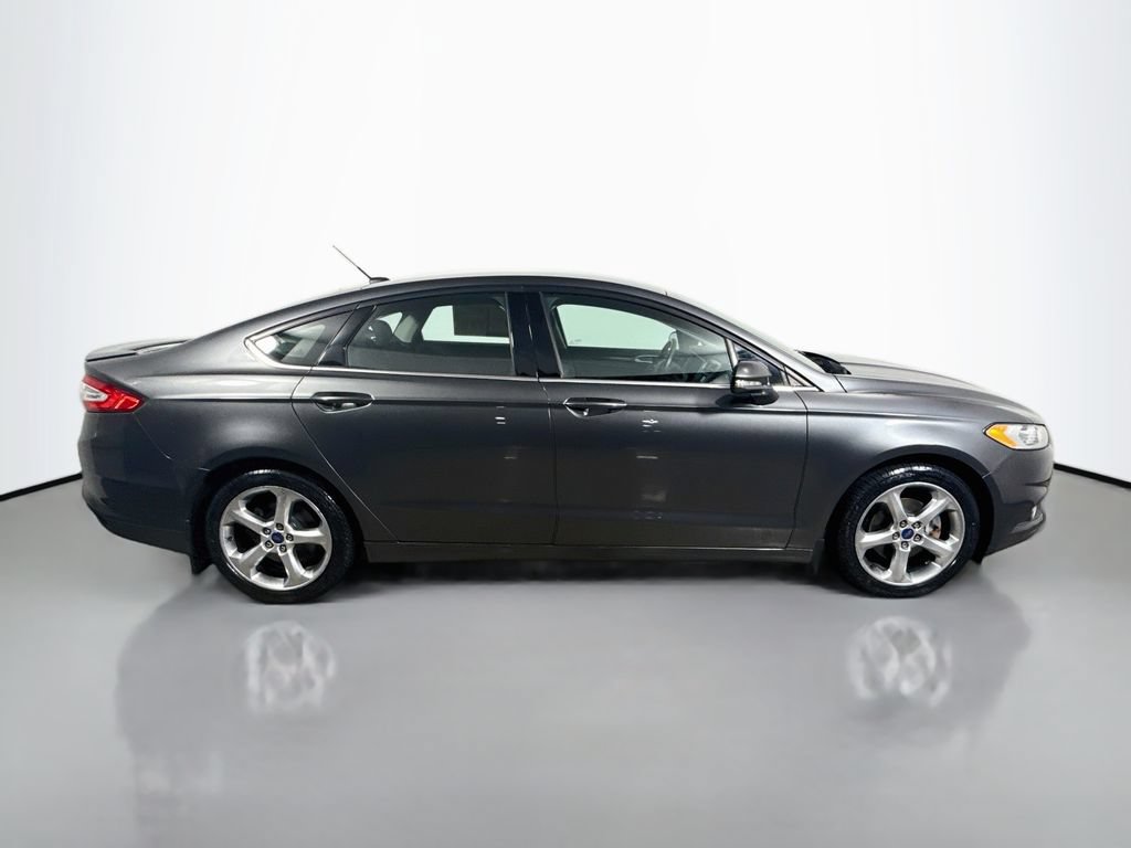 Used 2016 Ford Fusion SE w/ Equipment Group 201A FWD image 8